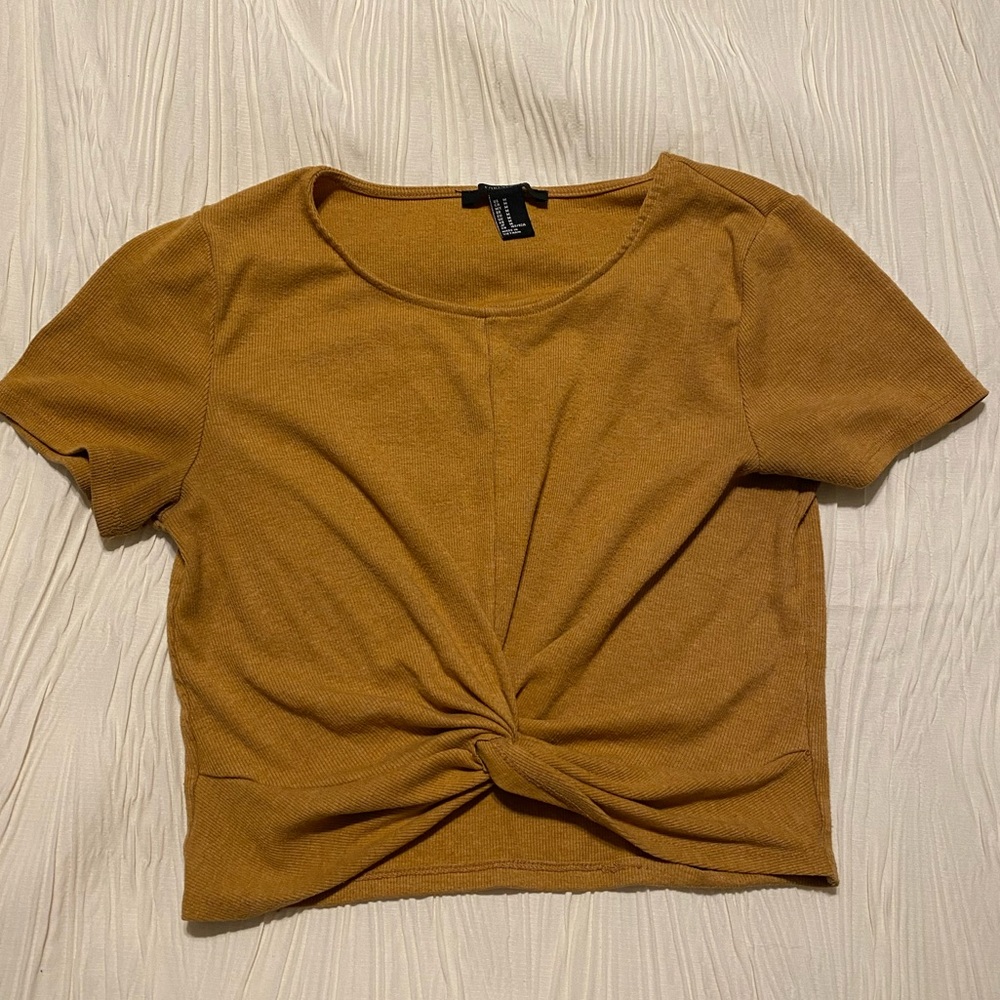 B1G1 FREE Medium Twist Front Crop Top
